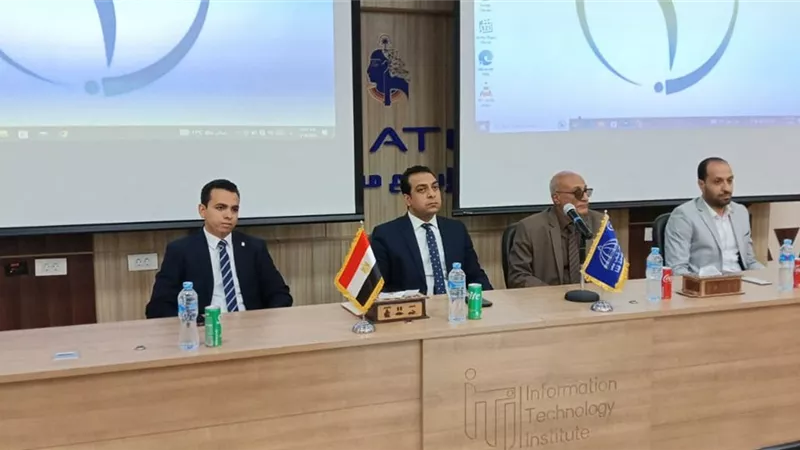 نائب محافظ قنا يشارك في جلسة منتدي الحوار الوطني للشباب في نسخته