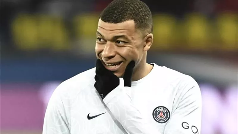 ريال مدريد يحسم موقفه من التعاقد مع مبابي
