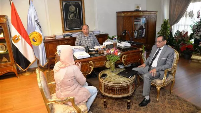 محافظ أسيوط يناقش خطة جهاز تنمية المشروعات ويؤكد تقديمه الدعم