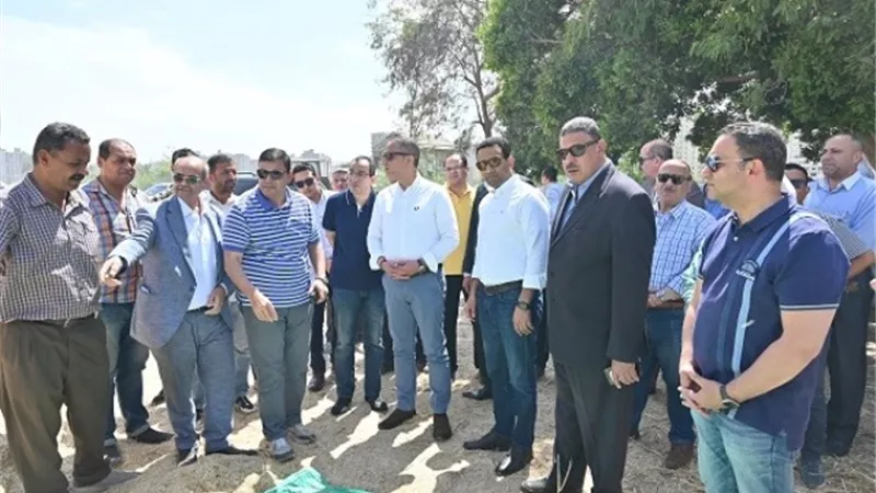 محافظ الفيوم ورئيس الجامعة يفتتحان موسم حصاد القمح