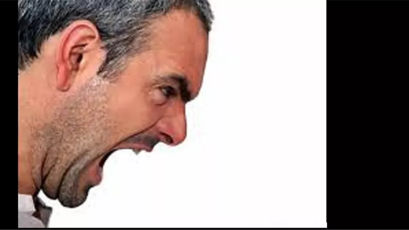 احذر هذا الفعل يخرجك عن اهل الصلاح والتقوى ولوكنت متصفاً بهما