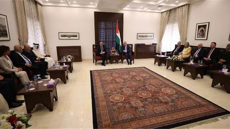 فلسطين تمنح هاني أبو ريدة وسام نجمة القدس