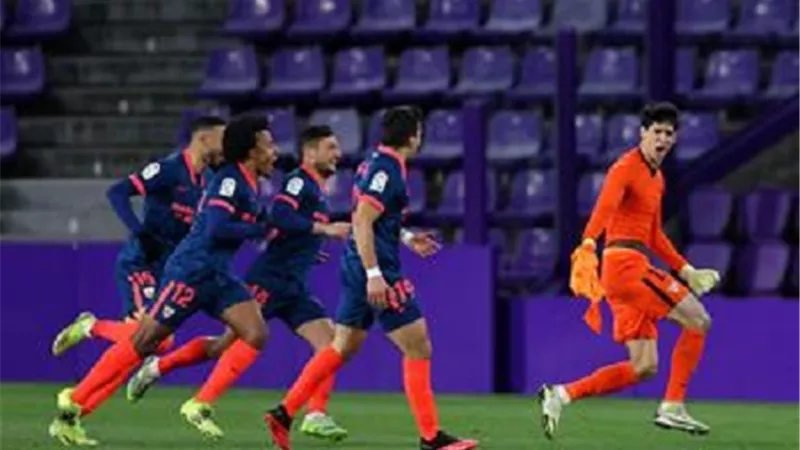 إشبيلية يضمن البقاء فى الدوري الإسباني بثلاثية فى شباك بلد الوليد