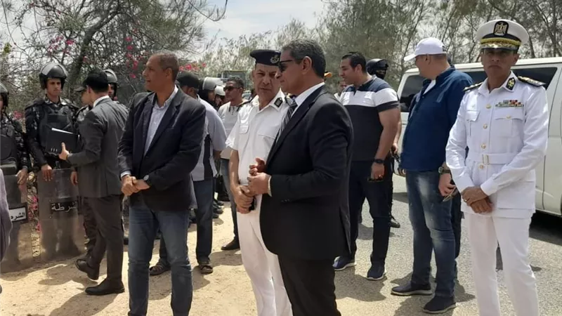 إزالة ٢٢حالة تعدى على مساحة ٢٨٢٠م بشباب الخريجين بالسويس
