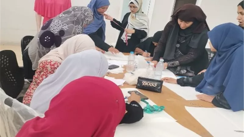 دورة تدريبية على مهنة التفصيل والخياطة لفتيات الاقصر