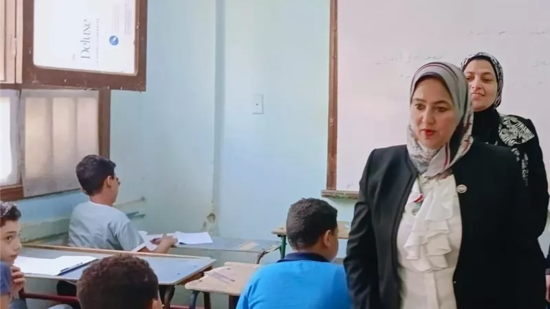 طلاب السادس الابتدائي بالجيزة يؤدون امتحان الدراسات الاجتماعية