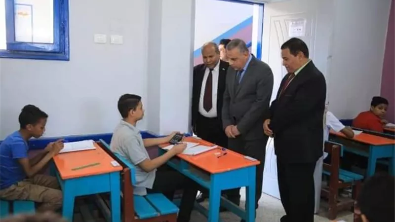محافظ سوهاج يتفقد لجان امتحانات الشهادة الإعدادية