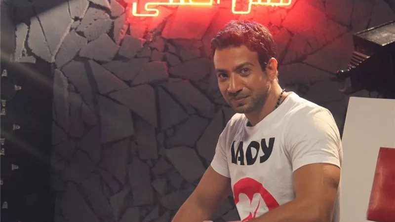 تعرف على سبب توقف برنامج مش أصلي ل خالد حمزاوي