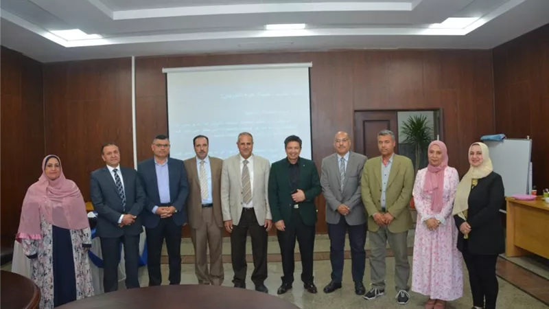 رئيس جامعة دمياط يتفقد دورة الإدارة لشغل وظيفة عميد كلية التربية