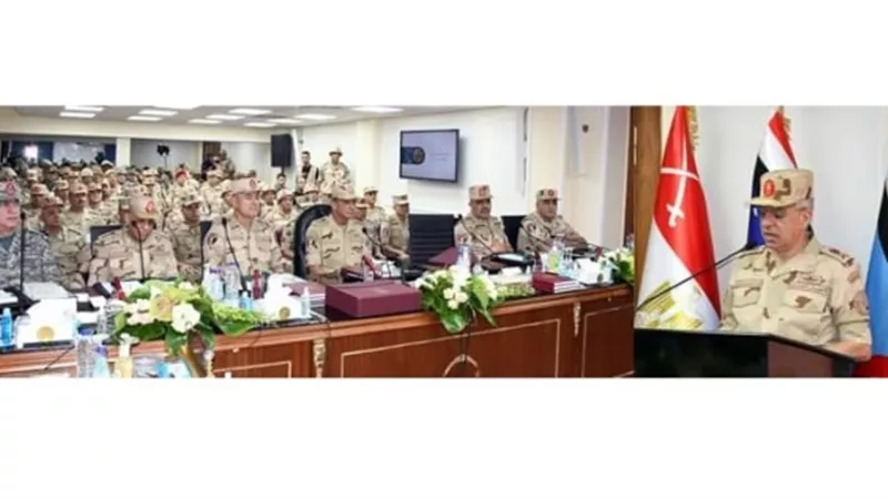 وزير الدفاع يشهد تنفيذ مشروع مراكز القيادة التخصصى للهيئة الهندسية للقوات المسلحة (شرف - 2)