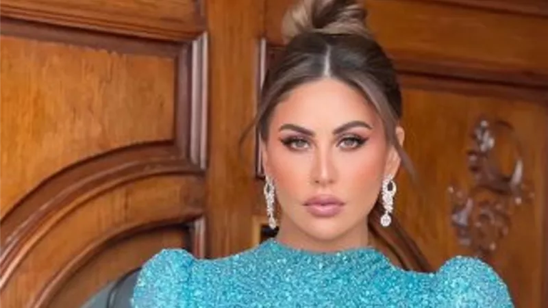 مى سليم تتعرض لتصادم بين 4 سيارات على الطريق الدائرى.. صور