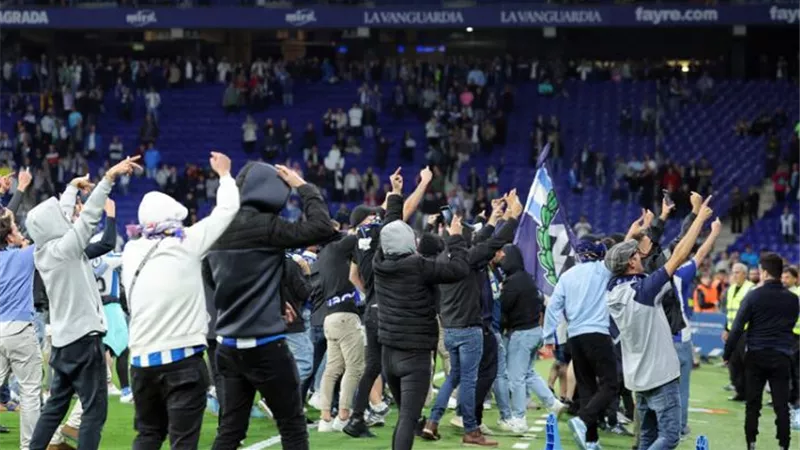بعد اقتحام جماهيره فى لقاء برشلونه .. إسبانيول يرد
