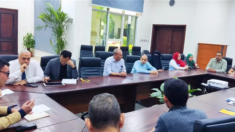 رئيس جهاز العاصمة الإدارية يُواصل لقاءاته مع سكان الحي الثالث R3