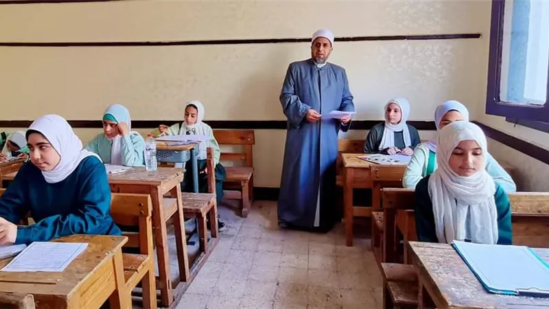 إجابات الثانويةالعامةفي البابل شيت فقط ولن يعتد بالحل بورقةالأسئلة