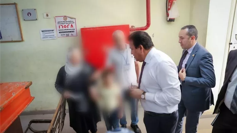 وزير الصحة يوجه بفتح تحقيق مع المسؤولين بمستشفى حلوان العام