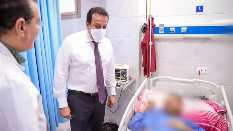 وزير الصحة يوجه بالتوسع في عدد العيادات الخارجية بمستشفى حلوان