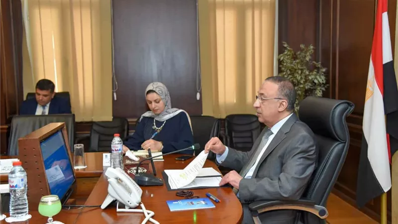 الشريف الدولة بتوجيهات الرئيس تنفق المليارات لحماية الإسكندرية
