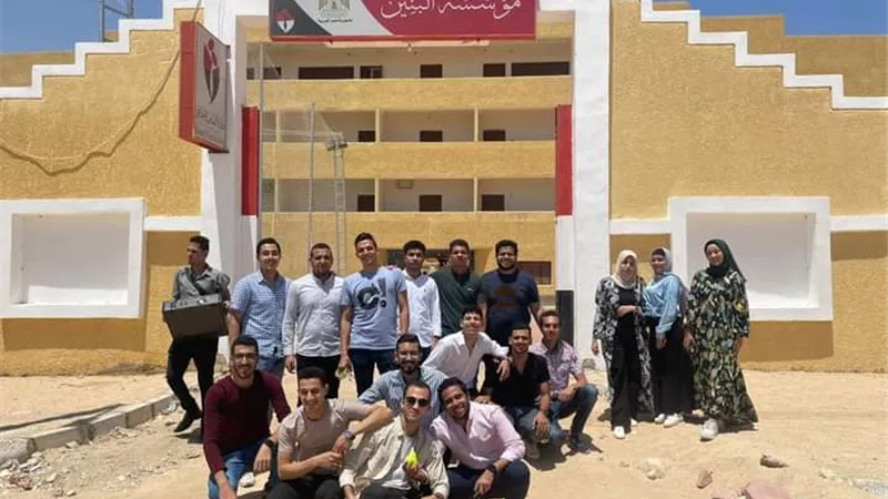 طلاب كلية الطب البشري بجامعة سوهاج يرسمون البسمة علي وجوه الأطفال