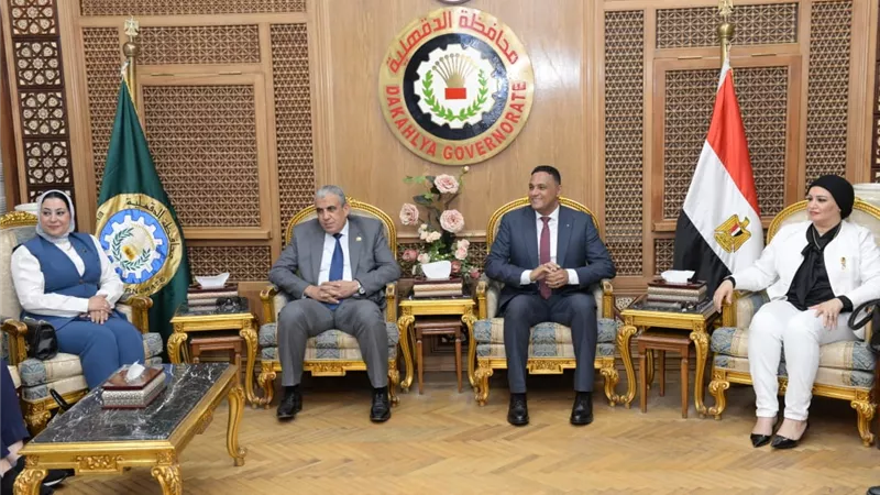 لجنة القوي العاملة بمجلس النواب تزور مصنع الغزل بالدقهلية