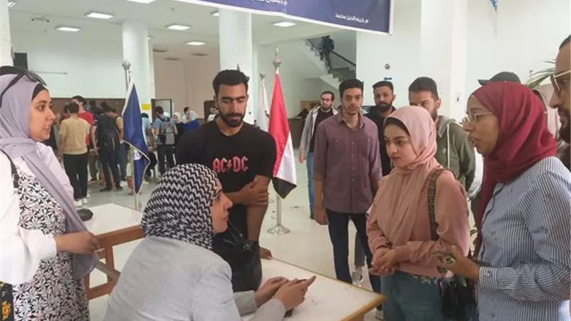 انطلاق الملتقى التوظيفي الأول لهندسة قناة السويس..صور