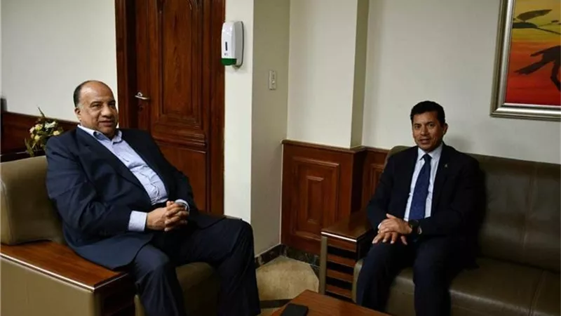 أشرف صبحي يتمسك برئيس نادي الاتحاد ويرفض استقالته