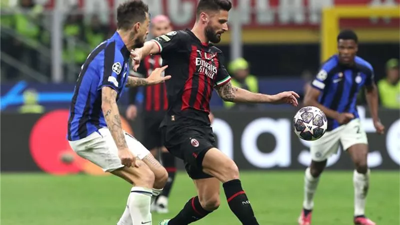 جيرو يقود هجوم ميلان أمام إنتر في دوري أبطال أوروبا