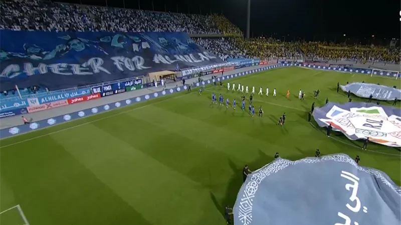 أجواء جماهيرية كبيرة في كلاسيكو الهلال والاتحاد - شاهد