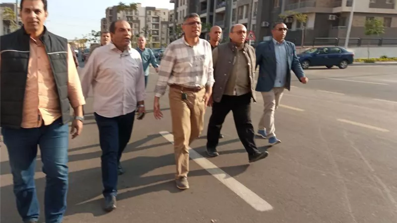 رئيس جهاز 6 أكتوبر يتفقد أعمال المرافق بمنطقة الحزام الأخضر