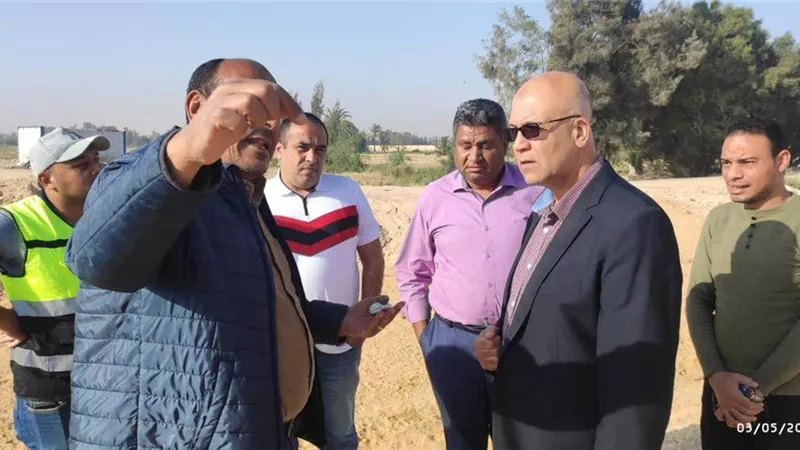 مسئولو الإسكان يتفقدون الطريق الرابط بين برج العرب الجديدة والساحل الغربي