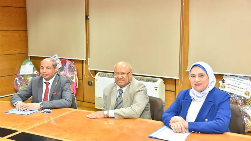 رئيس جامعة أسيوط يعقد اجتماع لمناقشة الخطة الاستراتيجية القادمة