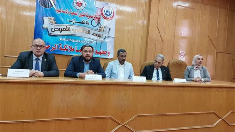 مدير صحة الإسماعيلية يكرم 45 ممرضا..صور