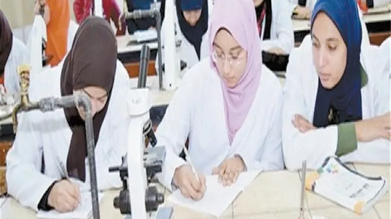 الطب 5 سنوات بدلاً من7.. الخب بداية التطوير أم مواكبة للعالم ..؟!