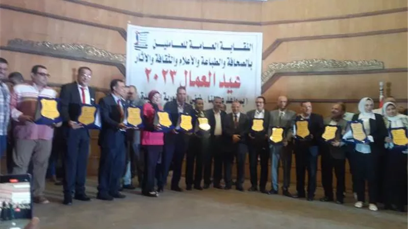 البدوى : الحوار الوطنى .. دستور حياه للعمال فى