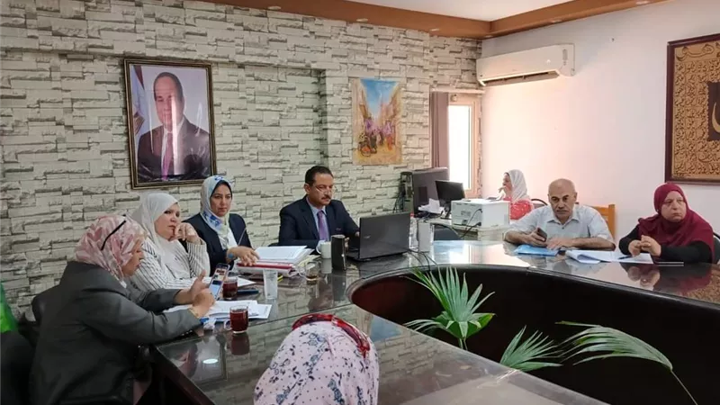 مدير تعليم الجيزة يتابع امتحانات النقل بغرفة العمليات المركزية