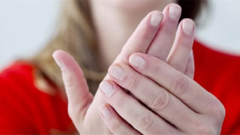 تعرف على أسباب برودة الأطراف في الصيف رغم دفء الجو