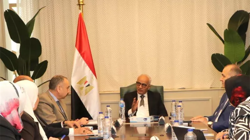حجازي يبحث آليات تقديم خدمات تعليمية تفاعلية لأبنائنا في الخارج