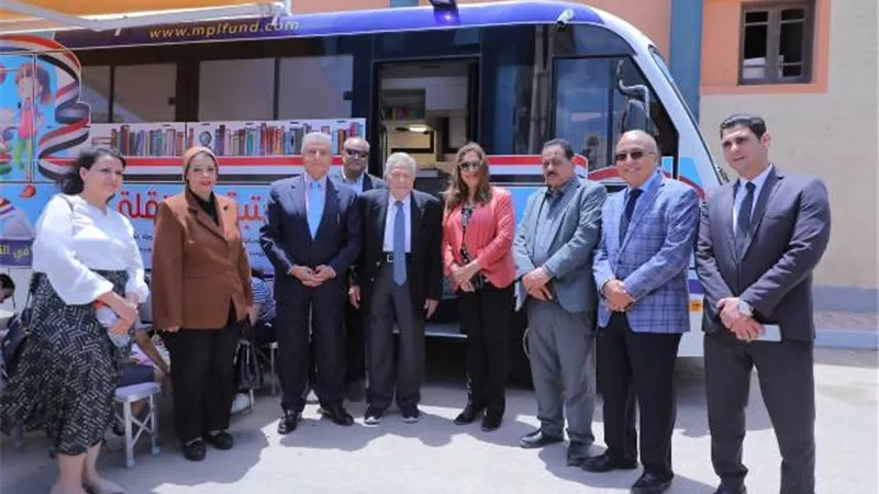 محافظ دمياط والسفير الريدى يدشنان المكتبة المتنقلة بعزبة البرج
