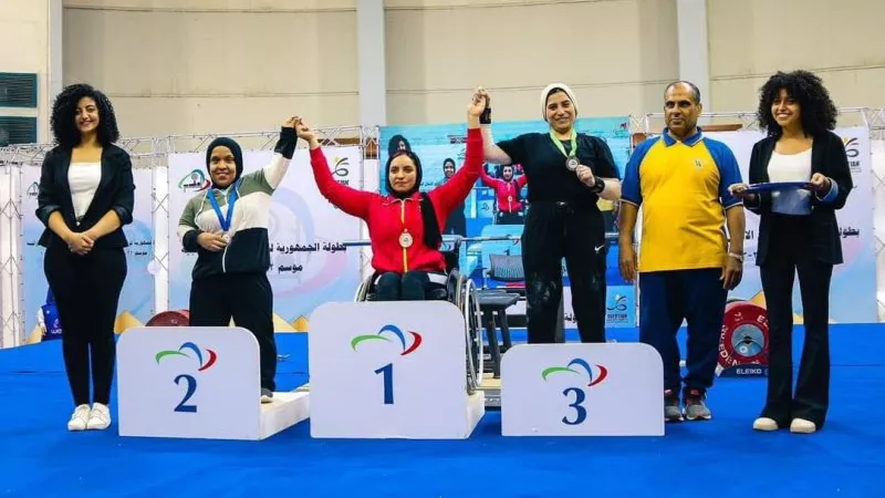 محافظ الشرقية يُهنئ بطلة رفع الأثقال بفوزها بالميدالية الذهبية