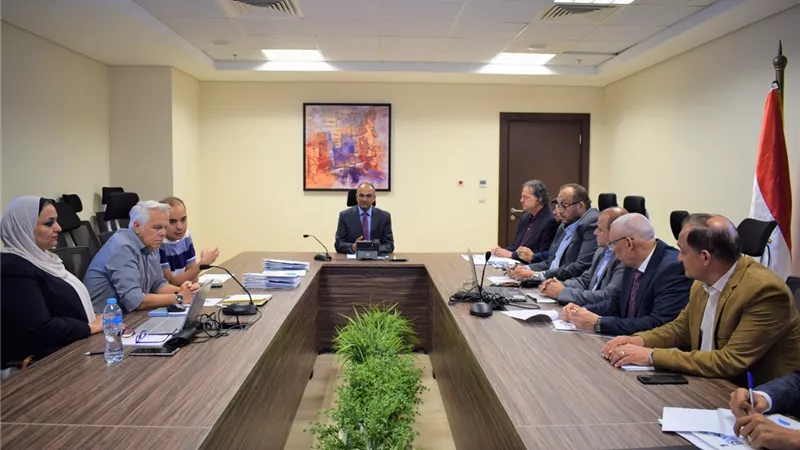 نائب وزير الإسكان يتابع أنشطة مشروع الصرف الصحي في صعيد مصر