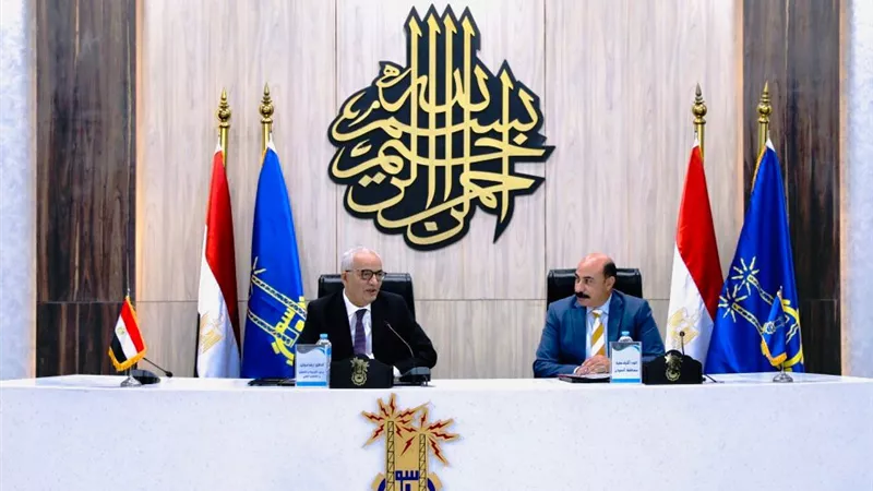 حجازي يجتمع مع قيادات الإدارات التعليمية بأسوان