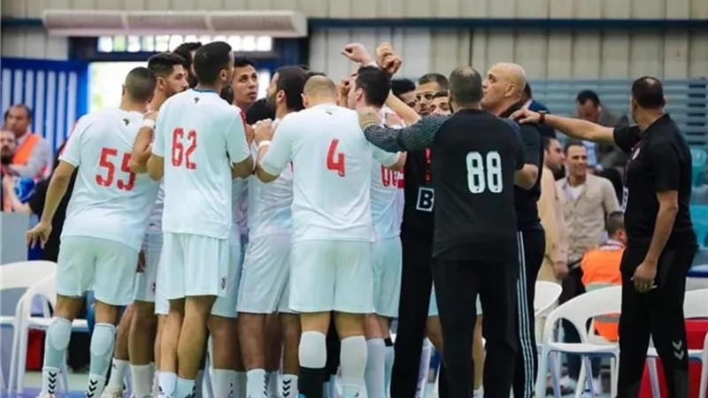 الخطيب يصر على تسليم كأس كؤوس اليد للاعبى الزمالك عقب هزيمة الأهلى
