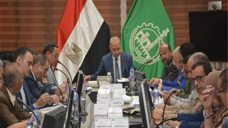الهجان: لن نسمح بأي تهاون أو تقصير فى الخدمات المقدمة للمستثمرين