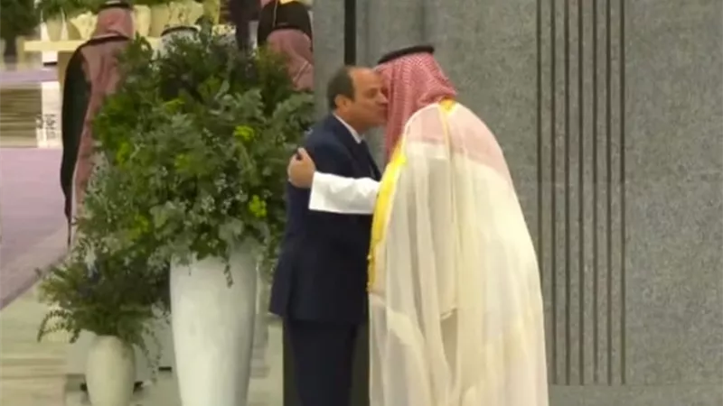 الرئيس يصل مقر انعقاد القمة العربية بجدة
