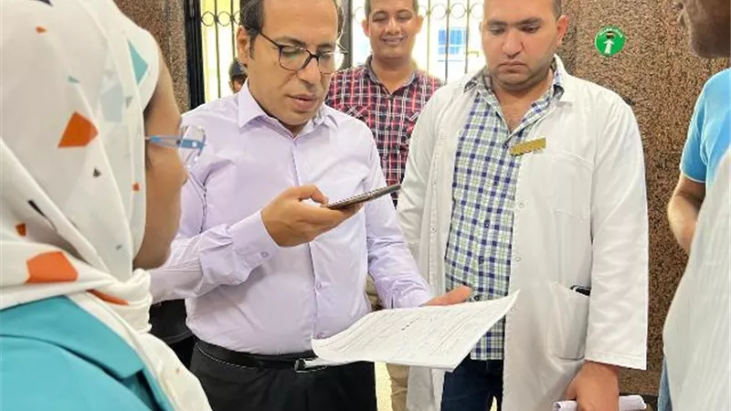 جولة لمدير فرع هيئة الرعاية الصحية بالأقصر على المنشآت الطبية