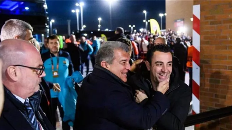 رئيس برشلونة يجتمع مع تشافي خلال أيام لمناقشة تجديد عقده