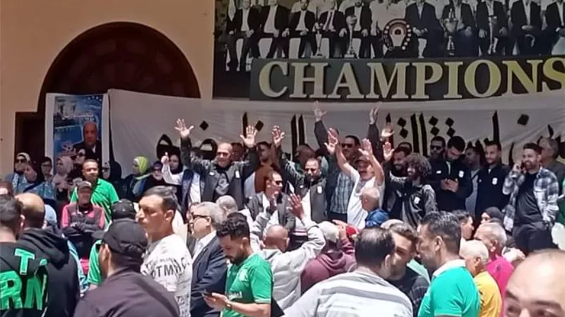 احتشاد ابناء الاتحاد للمطالبه بعوده مصيلحي