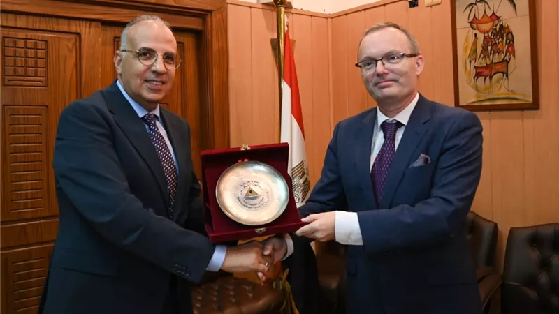 وزير الري يبحث مع السفير التشيكي التعاون في مجال الموارد المائية