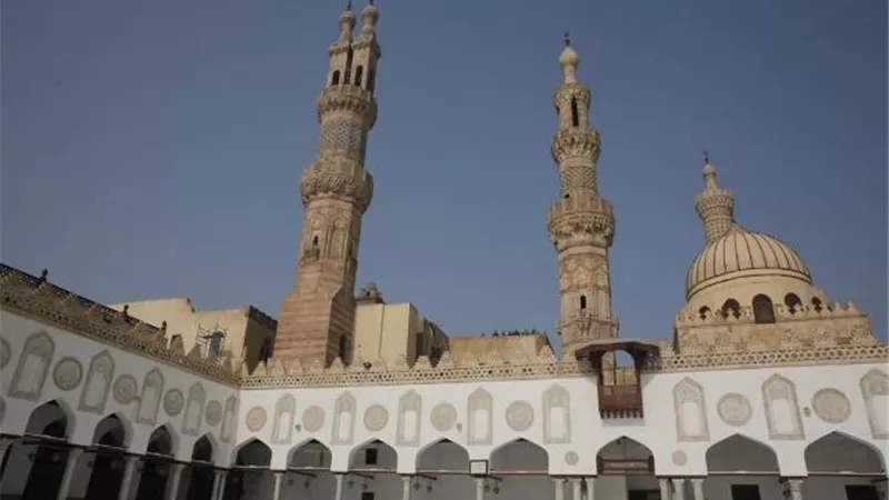 خطيب الجامع الأزهر: ذكر الله يفك الأزمات ويحقق السعادة في الدارين