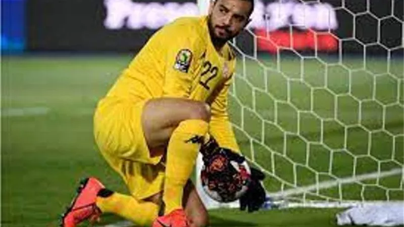 بن شريفية يعود لحراسة مرمى الترجى امام الاهلى فى دورى الابطال