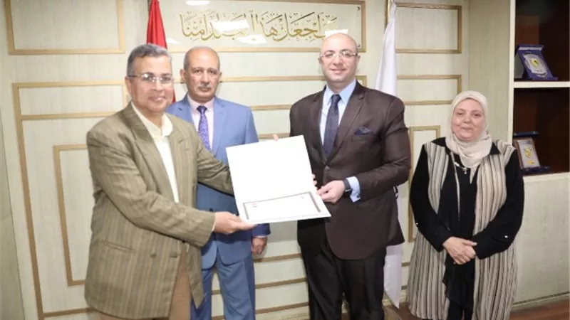 تنفيذى بني سويف يُكرّم المتميزين بوحدات الرصد الميداني
